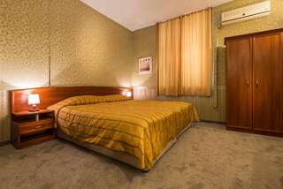 Отель Hotel Chiplakoff Бургас Двухместный номер в мансарде с 2 отдельными кроватями-1