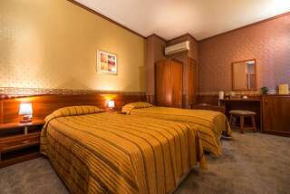 Отель Hotel Chiplakoff Бургас Стандартный двухместный номер с 2 отдельными кроватями-2